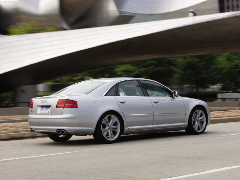 Audi S8 ������������� ����