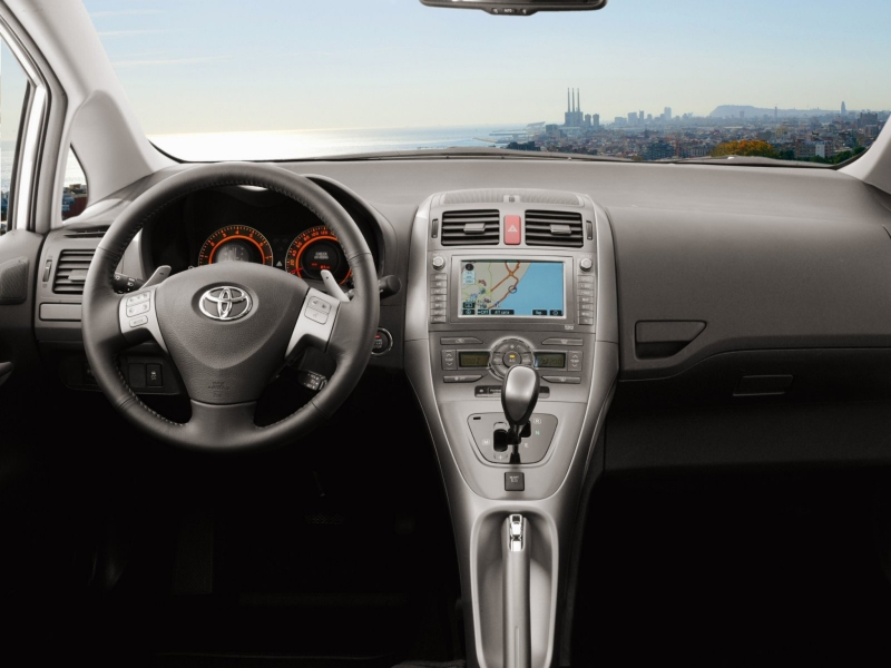 Toyota Auris ������������� ����