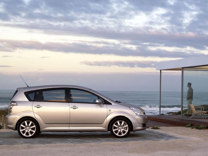 Toyota Corolla Verso     ������������� ����