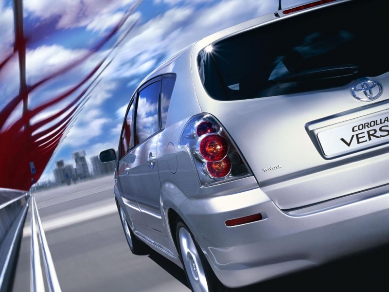 Toyota Corolla Verso     ������������� ����