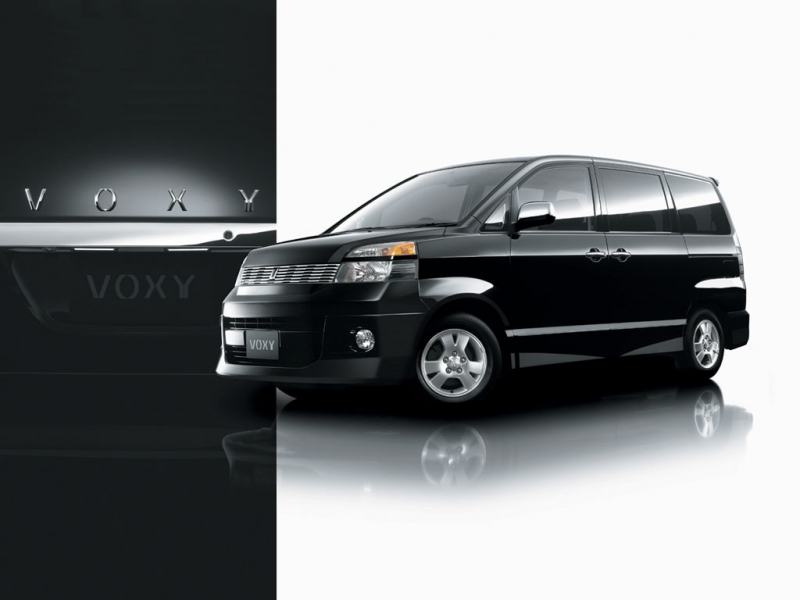 Toyota Voxy ������������� ����