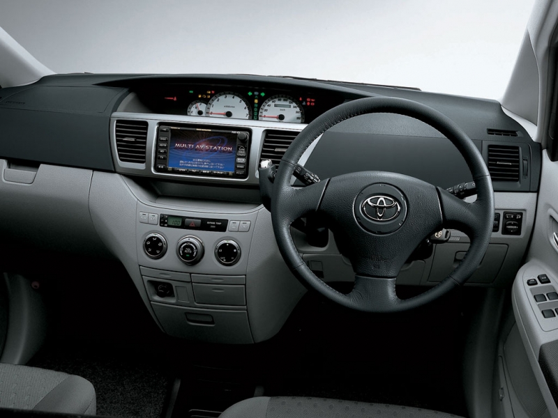 Toyota Voxy ������������� ����