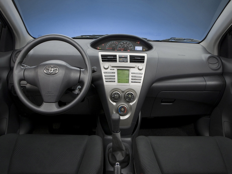 Toyota Yaris ������������� ����