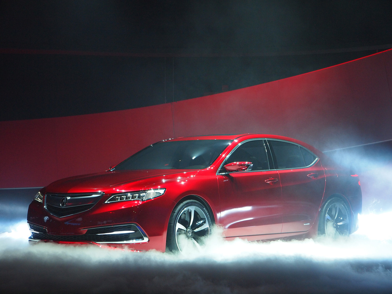 ����� Acura TLX ����� � ���������� � ��������