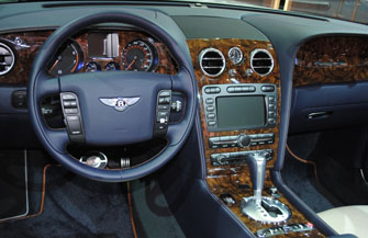 Первая фотография-тизер нового седана Bentley