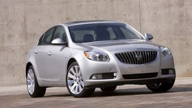 Официальные фотографии седана премиум-класса Buick Regal 2011 модельного года