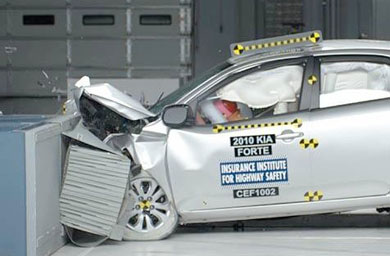Kia Forte 2010 получил высшую оценку за безопасность по результатам краш-тестов в IIHS