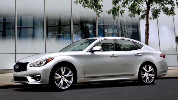 ����� Infiniti Q70 ���������� � ������ � ��������� ������