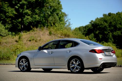 Infiniti �������� ����������� ���� �� ��������������� ������ Q70