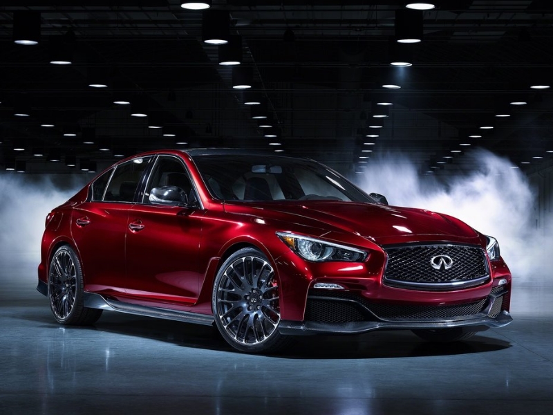 ������� Infiniti Q50 Eau Rouge ����� ������� �� ��������