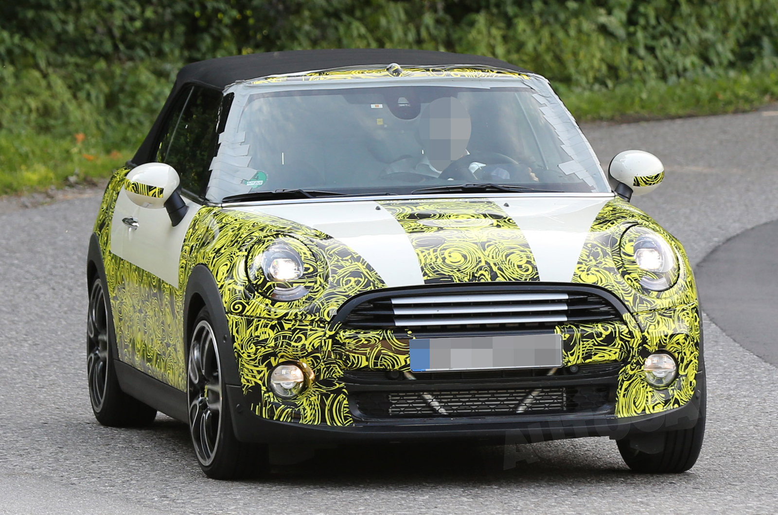 Папарацци сфотографировали прототип нового кабриолета Mini Convertible
