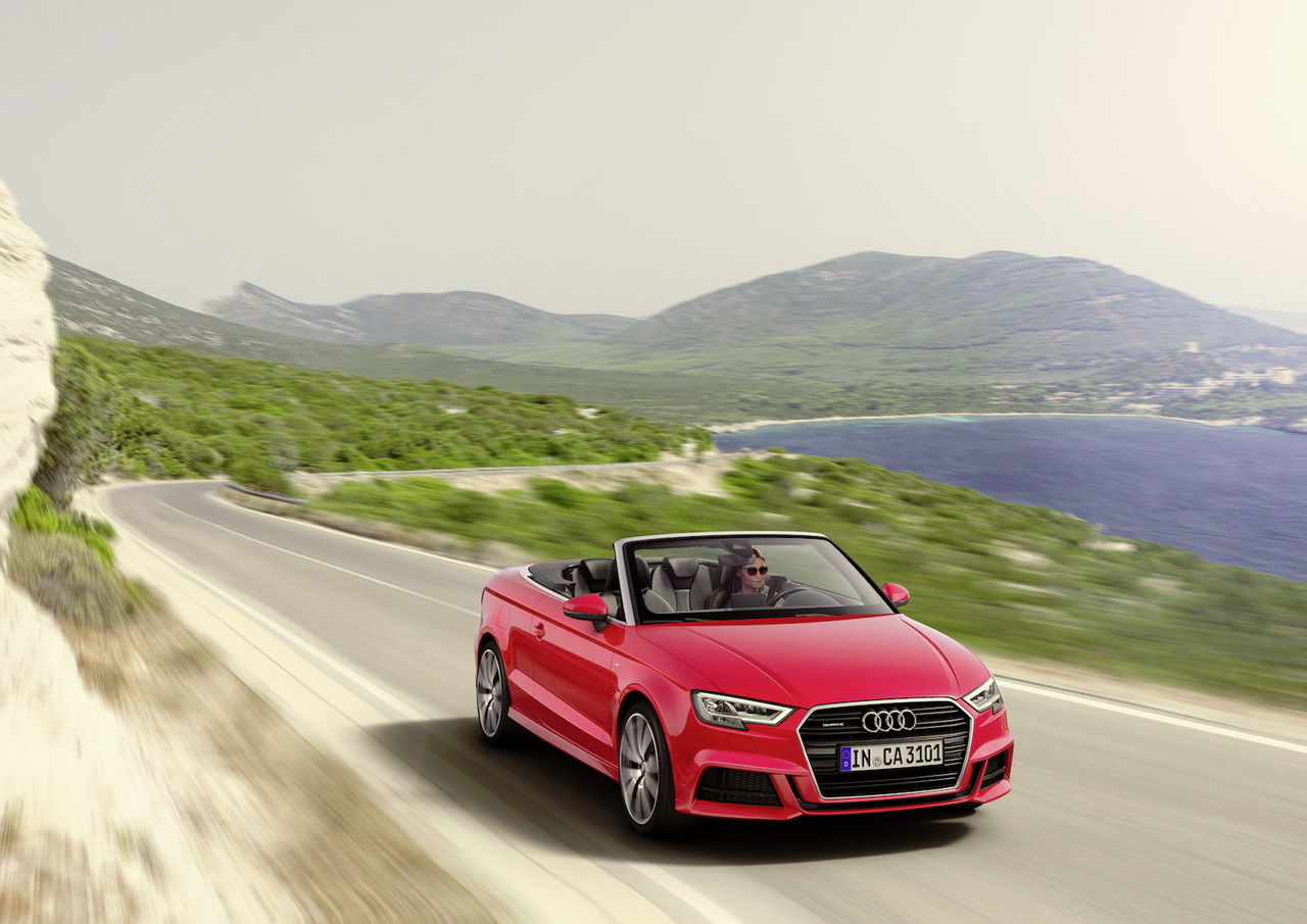 Компания Audi объявила рублевые цены на обновленный A3 Cabriolet