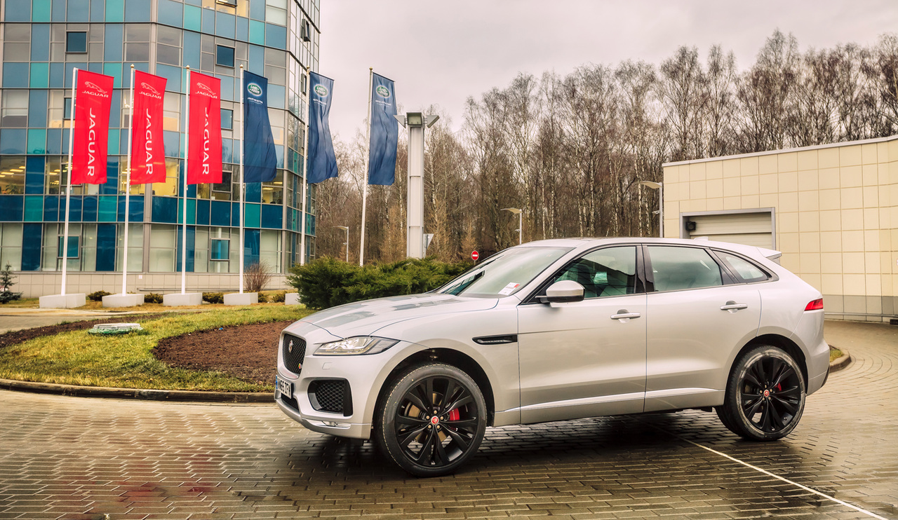 Внедорожник Jaguar F-Pace приедет в Россию в приличном количестве комплетаций