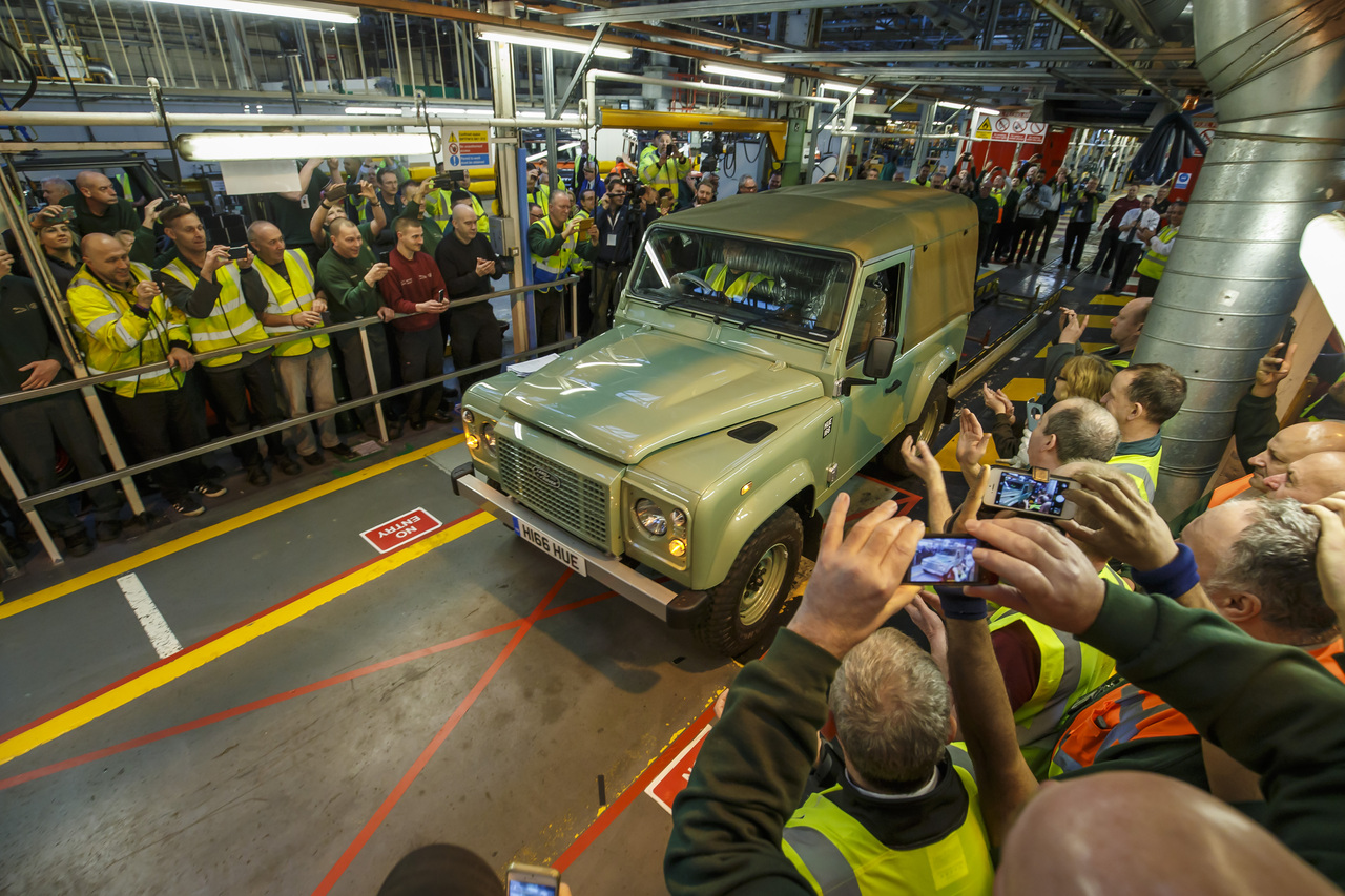 Land Rover снял с производства свой легендарный внедорожник Defender