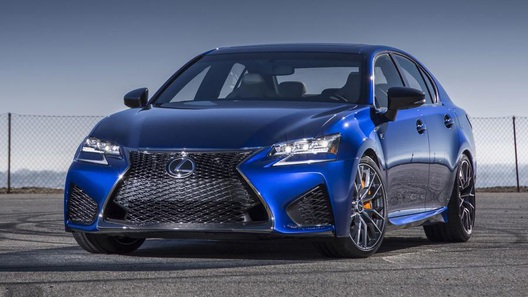 �������� Lexus ������� � ���� ��������� BMW