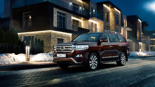 Флагманский внедорожник Toyota обзавелся пневмоподвеской
