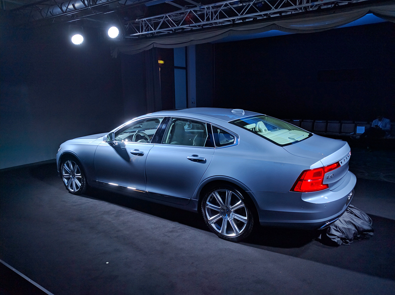 Volvo S90 представили россиянам