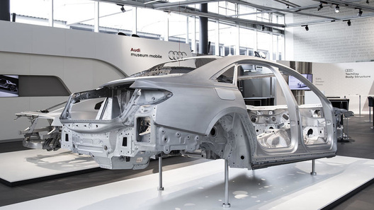 ���������� Audi A8 �������� ��� � ���� ����