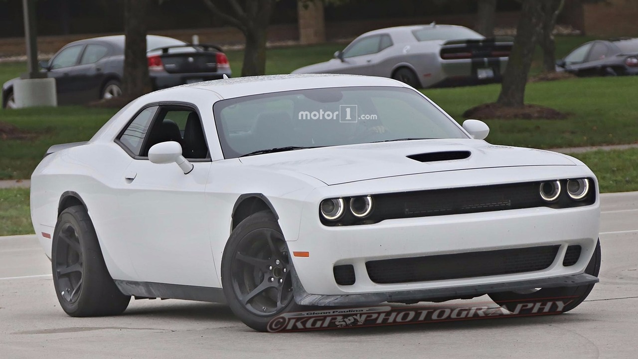 Dodge ���������� ����� Challenger ��� �����