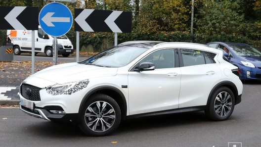 ������������ ������ Infiniti QX30 ����� ������������ � ���-���������