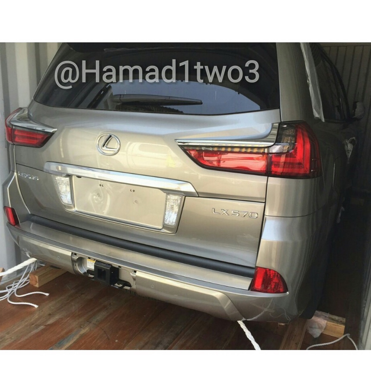 ��������� Toyota Land Cruiser 200 � Lexus LX 570 ����� ������� ������������