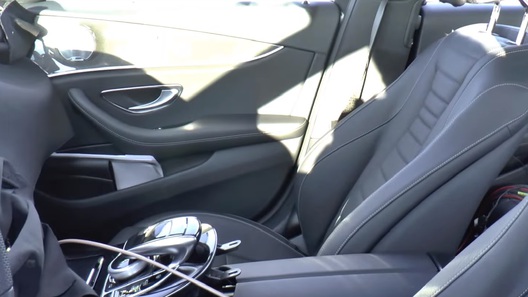 ��� ������ ������������ �������� � ����� Mercedes-Benz E-������