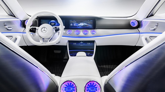 Mercedes-Benz оснастит кроссовер электродвигателем
