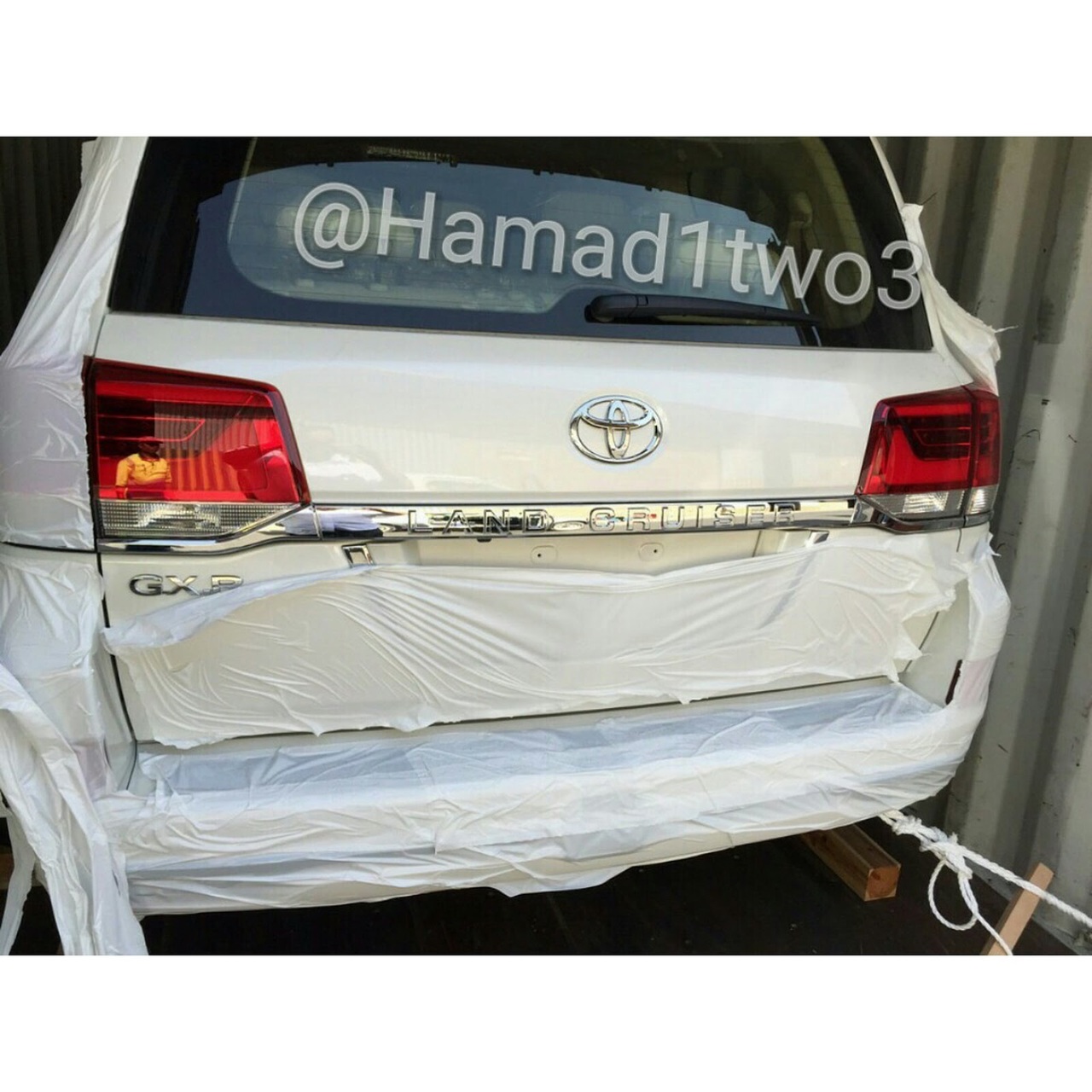 ��������� Toyota Land Cruiser 200 � Lexus LX 570 ����� ������� ������������