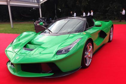 В Лондоне стартовало шоу суперкаров Salon Prive