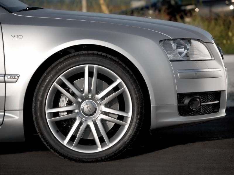 Audi S8 ������������� ����