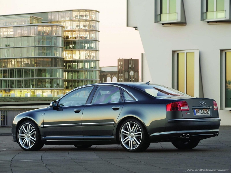 Audi S8 ������������� ����